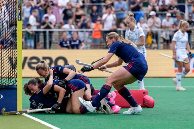 v.li.: Torschützin Nadine Fieber (MHC, 4), Carolin Seidel (MHC, 32), Verena Neumann (MHC, 19), Ines Wanner (MHC, 12), Spielerinnen vom Mannheimer HC (MHC), jubeln über das Tor zum 1:1, Jubel, Torjubel, Torerfolg, celebrate the goal, goal, celebration, jubelt ueber das Tor, Freuen, Freude, freut sich, optimistisch, positiv, Spielszene, Highlight, Action, Aktion, 31.05.2026, Bonn (Deutschland), Hockey, Deutsche Meisterschaft, Finale, Damen, Mannheimer HC - Düsseldorfer HC