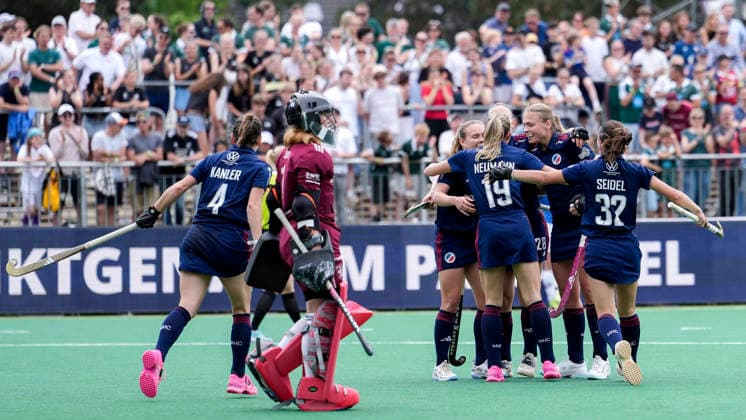 Spielerinnen vom Mannheimer HC (MHC), jubeln über das Tor zum 1:1, Jubel, Torjubel, Torerfolg, celebrate the goal, goal, celebration, jubelt ueber das Tor, Freuen, Freude, freut sich, optimistisch, positiv, Spielszene, Highlight, Action, Aktion, 31.05.2026, Bonn (Deutschland), Hockey, Deutsche Meisterschaft, Finale, Damen, Mannheimer HC - Düsseldorfer HC