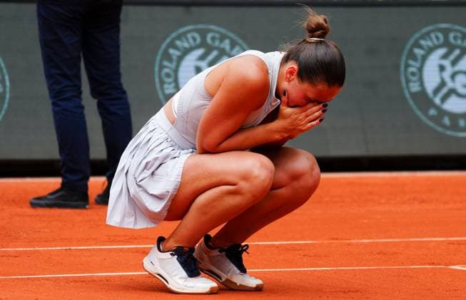 Marta Kostyuk celebrates her third round win over Iga Swiatek French Open Tennis, Day Eight, Tennis, Roland Garros, Paris, France - 31 May 2026Paris Roland Garros France EDITORIAL USE ONLY No use with unauthorised audio, video, data, fixture lists, club league logos or live services. Online in-match use limited to 120 images, no video emulation. No use in betting, games or single club league player publications. Copyright: xJavierxGarcia Shutterstockx 16898320g
