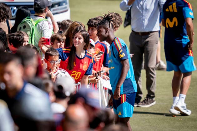 May 31, 2026, Las Rozas, Madrid, Spain: Nico Williams of Spain during the training session of the Spain National Football Team at the pre FIFA World Cup, WM, Weltmeisterschaft, Fussball training camp at the Football City (Ciudad del Futbol) on May 31, 2026, in Las Rozas, Spain. Spain National Football Team Training Session - ZUMAa181 20260531_zaa_a181_079 Copyright: xAngelxPerezxMecax