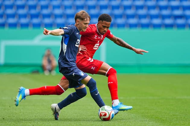 31.05.2026, xydrx, Herren, Fußball, U19 DFB-Nachwuchsliga, Finale, TSG 1899 Hoffenheim - 1.FC Köln, Saison 2025 2026, PreZero Arena: Maxim Naumann (TSG 1899 Hoffenheim U19, 20) im Zweikampf gegen David Fuerst (1.FC Köln, 2) DFB regulations prohibit any use of photographs as image sequences and or quasi-video. Copyright: HMBxMedia YannisxDreimann