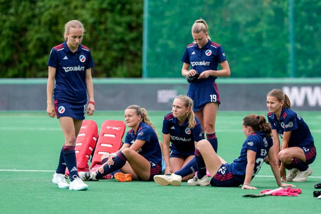 Spielerinnen vom Mannheimer HC (MHC), enttäuscht über die Niederlage, Enttäuschung nach dem Schlusspfiff, Highlight, Verlierer, verloren, Frustration, disappointed, pessimistisch, 31.05.2026, Bonn (Deutschland), Hockey, Deutsche Meisterschaft, Finale, Damen, Mannheimer HC - Düsseldorfer HC