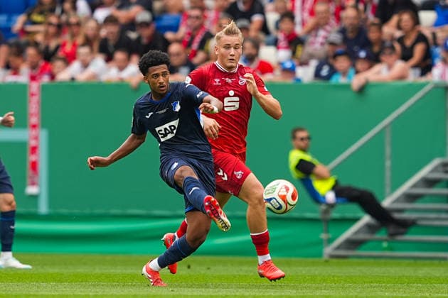 31.05.2026, xydrx, Herren, Fußball, U19 DFB-Nachwuchsliga, Finale, TSG 1899 Hoffenheim - 1.FC Köln, Saison 2025 2026, PreZero Arena: Natnael Abraha (TSG 1899 Hoffenheim U19, 2) im Zweikampf gegen Fynn Schenten (1.FC Köln, 9) DFB regulations prohibit any use of photographs as image sequences and or quasi-video. Copyright: HMBxMedia YannisxDreimann