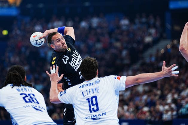 Wurf Tor Kent Robin Tonnesssen (SG Flensburg-Handewitt, 23) GER, Montpellier Handball vs. SG Flensburg-Handewitt, Handball, EHF European League, Spiel um Platz 3, Saison 2025 2026, 31.05.2026 GER, Montpellier Handball vs. SG Flensburg-Handewitt, Handball, EHF European League, Spiel um Platz 3, Saison 2025 2026, 31.05.2026 Hamburg Copyright: xEibner-Pressefoto MarcelxvonxFehrnx EP_MFN