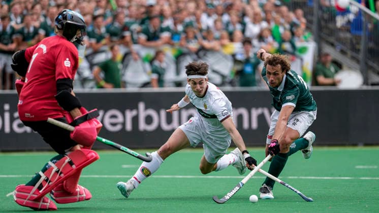 v.li.: David Harte (Torwart, Mülheim, 1), Paul Smith (Polo, 7), Moritz Ludwig (Mülheim, 25), Zweikampf, Spielszene, Duell, duel, tackle, tackling, Dynamik, Action, Aktion, 31.05.2026, Bonn (Deutschland), Hockey, Deutsche Meisterschaft, Finale, Herren, Hamburger Polo Club - HTC Uhlenhorst Mülheim