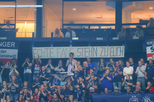 31.05.2026 ,xgox, Handball - Handball - EHF European League, Spiel um Platz 3 Montpellier Handball - SG Flensburg-Handewitt emspor, v.l. Symbolfoto, Symbolbild, Symbol, Fans, Zuschauer, Publikum, Banner Echte Fans stehen zu euch Hamburg