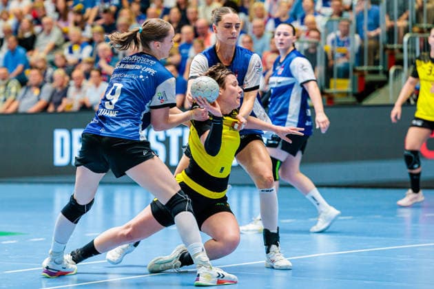(L-R) Nieke Kuehne (HSG Blomberg-Lippe, 09), Alina Grijseels (Borussia Dortmund, 04), Andrea Jacobsen (HSG Blomberg-Lippe, 04) GER, HSG Blomberg-Lippe vs. Borussia Dortmund, Handball, 1. Bundesliga Frauen, Play-Offs, Finale, Spiel 3, 31.05.2026 GER, HSG Blomberg-Lippe vs. Borussia Dortmund, Handball, 1. Bundesliga Frauen, Play-Offs, Finale, Spiel 3, 31.05.2026 Blomberg Copyright: xEibner-Pressefoto JanxRollingerx EP_JSK