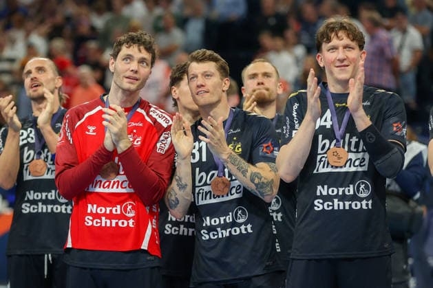 31.05.2026 ,xgox, Handball - Handball - EHF European League, Spiel um Platz 3 Montpellier Handball - SG Flensburg-Handewitt emspor, v.l. Niclas Kirkelokke (Kirkelökke, Flensburg, 5), Emil Jakobsen (Flensburg, 31), Lasse Moller (Möller, Flensburg, 64) Jubel ueber den Sieg, Jubel nach Spielende Hamburg