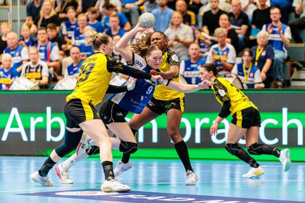 (L-R) Emma Olsson (Borussia Dortmund, 29), Nieke Kuehne (HSG Blomberg-Lippe, 09), Deborah Lassource (Borussia Dortmund, 22) GER, HSG Blomberg-Lippe vs. Borussia Dortmund, Handball, 1. Bundesliga Frauen, Play-Offs, Finale, Spiel 3, 31.05.2026 GER, HSG Blomberg-Lippe vs. Borussia Dortmund, Handball, 1. Bundesliga Frauen, Play-Offs, Finale, Spiel 3, 31.05.2026 Blomberg Copyright: xEibner-Pressefoto JanxRollingerx EP_JSK
