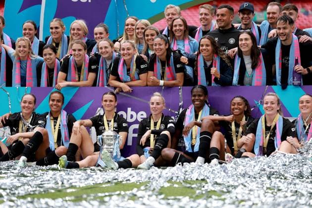 Alex Greenwood of Manchester City (centre) celebrate with the trophy after winning the Adobe Women s FA Cup Brighton and Hove Albion Women v Manchester City Women, Adobe Women s FA Cup Final, Football, Wembley Stadium, London, UK - 31 May 2026London Wembley Stadium United Kingdom EDITORIAL USE ONLY No use with unauthorised audio, video, data, fixture lists, club league logos or live services. Online in-match use limited to 120 images, no video emulation. No use in betting, games or single club league player publications. Copyright: xGeorgexTewkesbury Shutterstockx 16898308do