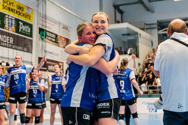 (L-R) Laura Rueffieux (HSG Blomberg-Lippe, 03), Maxi Muehlner (HSG Blomberg-Lippe, 10) jubeln ueber den Gewinn der Deutschen Meisterschaft GER, HSG Blomberg-Lippe vs. Borussia Dortmund, Handball, 1. Bundesliga Frauen, Play-Offs, Finale, Spiel 3, 31.05.2026 GER, HSG Blomberg-Lippe vs. Borussia Dortmund, Handball, 1. Bundesliga Frauen, Play-Offs, Finale, Spiel 3, 31.05.2026 Blomberg Copyright: xEibner-Pressefoto JanxRollingerx EP_JSK