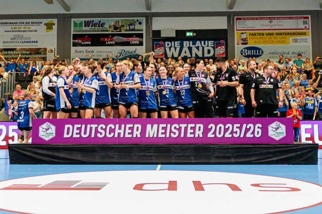 Die Mannschaft von HSG Blomberg-Lippe jubelt ueber den Gewinn der Deutschen Meisterschaft GER, HSG Blomberg-Lippe vs. Borussia Dortmund, Handball, 1. Bundesliga Frauen, Play-Offs, Finale, Spiel 3, 31.05.2026 GER, HSG Blomberg-Lippe vs. Borussia Dortmund, Handball, 1. Bundesliga Frauen, Play-Offs, Finale, Spiel 3, 31.05.2026 Blomberg Copyright: xEibner-Pressefoto JanxRollingerx EP_JSK