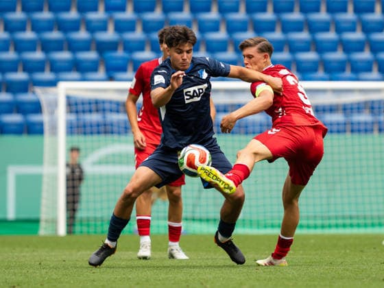 Zweikampf Maximilian Theurer (TSG Hoffenheim U19, 12), Jonathan Friemel (1. FC Koeln U19, 03) GER, TSG Hoffenheim vs 1. FC Koeln, Fussball, Finale Deutsche Meisterschaft A-Junioren (U19), Spielzeit 2025 2026, 31.05.2026 GER, TSG Hoffenheim vs 1. FC Koeln, Fussball, Finale Deutsche Meisterschaft A-Junioren (U19), Spielzeit 2025 2026, 31.05.2026 Sinsheim Copyright: xEibner-Pressefoto CarstenxSchwerx EP_CSG