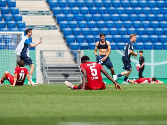 Enttaeuschte Koelner nach Finalniederlage am Boden GER, TSG Hoffenheim vs 1. FC Koeln, Fussball, Finale Deutsche Meisterschaft A-Junioren (U19), Spielzeit 2025 2026, 31.05.2026 GER, TSG Hoffenheim vs 1. FC Koeln, Fussball, Finale Deutsche Meisterschaft A-Junioren (U19), Spielzeit 2025 2026, 31.05.2026 Sinsheim Copyright: xEibner-Pressefoto CarstenxSchwerx EP_CSG