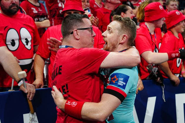 Dimitri Ignatow (MT Melsungen, 11) feiert jubelt mit den Fans nach Sieg Spielende GER, THW Kiel vs. MT Melsungen, Handball, EHF European League, Finale, Saison 2025 2026, 31.05.2026 GER, THW Kiel vs. MT Melsungen, Handball, EHF European League, Finale, Saison 2025 2026, 31.05.2026 Hamburg Copyright: xEibner-Pressefoto MarcelxvonxFehrnx EP_MFN
