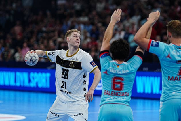 Freiwurf Eric Johansson (THW Kiel, 21) GER, THW Kiel vs. MT Melsungen, Handball, EHF European League, Finale, Saison 2025 2026, 31.05.2026 GER, THW Kiel vs. MT Melsungen, Handball, EHF European League, Finale, Saison 2025 2026, 31.05.2026 Hamburg Copyright: xEibner-Pressefoto MarcelxvonxFehrnx EP_MFN