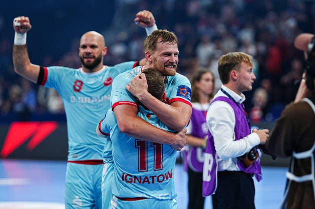 David Mandic (MT Melsungen, 07) und Dimitri Ignatow (MT Melsungen, 11) jubelt Jubel nach Sieg Spielende GER, THW Kiel vs. MT Melsungen, Handball, EHF European League, Finale, Saison 2025 2026, 31.05.2026 GER, THW Kiel vs. MT Melsungen, Handball, EHF European League, Finale, Saison 2025 2026, 31.05.2026 Hamburg Copyright: xEibner-Pressefoto MarcelxvonxFehrnx EP_MFN