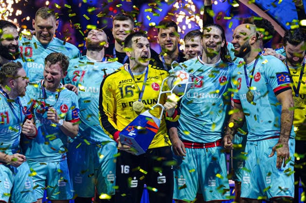 Nebojsa Simic (MT Melsungen, 16) mit EHF Pokal GER, THW Kiel vs. MT Melsungen, Handball, EHF European League, Finale, Saison 2025 2026, 31.05.2026 GER, THW Kiel vs. MT Melsungen, Handball, EHF European League, Finale, Saison 2025 2026, 31.05.2026 Hamburg Copyright: xEibner-Pressefoto MarcelxvonxFehx EP_MFN