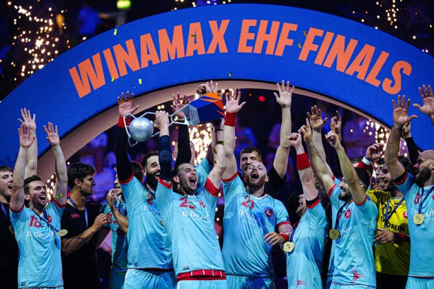 Olle Forsell Schefvert (MT Melsungen, 25) mit EHF Pokal GER, THW Kiel vs. MT Melsungen, Handball, EHF European League, Finale, Saison 2025 2026, 31.05.2026 GER, THW Kiel vs. MT Melsungen, Handball, EHF European League, Finale, Saison 2025 2026, 31.05.2026 Hamburg Copyright: xEibner-Pressefoto MarcelxvonxFehrnx EP_MFN