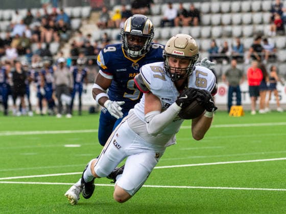 Dominik Teitz (Berlin Thunder 87), Touchdown (nicht gewertet wegen Strafe), Ayo Oyeyola (Alpine Rame 9), Alpine Rams vs. Berlin Thunder, American Football, AFLE, The League Eruope, Week 2, Saison 2026, 31.05.2026, Alpine Rams vs. Berlin Thunder, American Football, AFLE, The League Eruope, Week 2, Saison 2026, 31.05.2026 Biel Copyright: xEibner-Pressefoto FlorianxSchustx EP_FSU