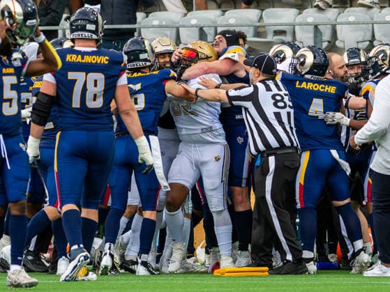 Nosa Uyimwen (Berlin Thunder 92) im Schwitzkasten, Alpine Rams vs. Berlin Thunder, American Football, AFLE, The League Eruope, Week 2, Saison 2026, 31.05.2026, Alpine Rams vs. Berlin Thunder, American Football, AFLE, The League Eruope, Week 2, Saison 2026, 31.05.2026 Biel Copyright: xEibner-Pressefoto FlorianxSchustx EP_FSU