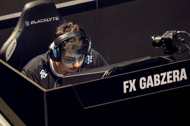 31.05.2026, xkkux, E-Sports, FORTNITE MAJOR 1 SUMMIT, Saison 2025 2026, PSD Bank Dome Düsseldorf: FX Gabzera Das erste LAN-Turnier der FNCS-Saison. 50 Duos treten gegeneinander an, um den Preispool sowie die Qualifikation für die Global Championship 2026 zu gewinnen Die Duos verteilen sich wie folgt: 20 EU, 13 NAC, 3 NAW, 5 Brasilien, 3 Asien, 3 Ozeanien und 3 Naher Osten. Die fünf bestplatzierten Teams qualifizieren sich automatisch für die Global Championship 2026. Nordrhein-Westfahlen Deutschland