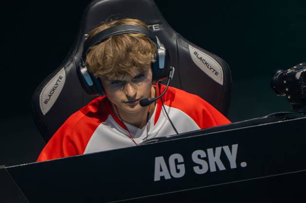 31.05.2026, xkkux, E-Sports, FORTNITE MAJOR 1 SUMMIT, Saison 2025 2026, PSD Bank Dome Düsseldorf: AG SKY. Das erste LAN-Turnier der FNCS-Saison. 50 Duos treten gegeneinander an, um den Preispool sowie die Qualifikation für die Global Championship 2026 zu gewinnen Die Duos verteilen sich wie folgt: 20 EU, 13 NAC, 3 NAW, 5 Brasilien, 3 Asien, 3 Ozeanien und 3 Naher Osten. Die fünf bestplatzierten Teams qualifizieren sich automatisch für die Global Championship 2026. Nordrhein-Westfahlen Deutschland