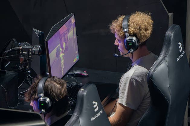 31.05.2026, xkkux, E-Sports, FORTNITE MAJOR 1 SUMMIT, Saison 2025 2026, PSD Bank Dome Düsseldorf: Das erste LAN-Turnier der FNCS-Saison. 50 Duos treten gegeneinander an, um den Preispool sowie die Qualifikation für die Global Championship 2026 zu gewinnen Die Duos verteilen sich wie folgt: 20 EU, 13 NAC, 3 NAW, 5 Brasilien, 3 Asien, 3 Ozeanien und 3 Naher Osten. Die fünf bestplatzierten Teams qualifizieren sich automatisch für die Global Championship 2026. Nordrhein-Westfahlen Deutschland