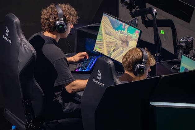 31.05.2026, xkkux, E-Sports, FORTNITE MAJOR 1 SUMMIT, Saison 2025 2026, PSD Bank Dome Düsseldorf: Das erste LAN-Turnier der FNCS-Saison. 50 Duos treten gegeneinander an, um den Preispool sowie die Qualifikation für die Global Championship 2026 zu gewinnen Die Duos verteilen sich wie folgt: 20 EU, 13 NAC, 3 NAW, 5 Brasilien, 3 Asien, 3 Ozeanien und 3 Naher Osten. Die fünf bestplatzierten Teams qualifizieren sich automatisch für die Global Championship 2026. Nordrhein-Westfahlen Deutschland