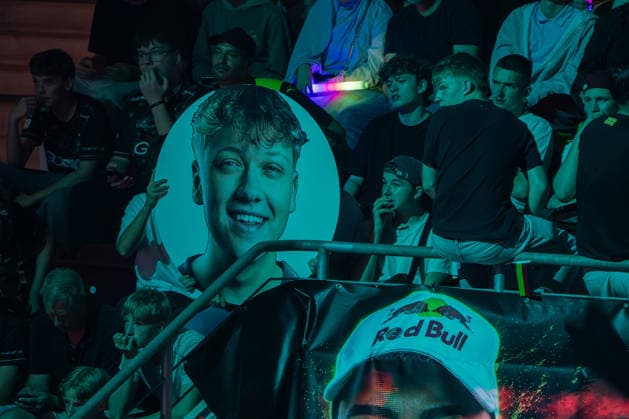 31.05.2026, xkkux, E-Sports, FORTNITE MAJOR 1 SUMMIT, Saison 2025 2026, PSD Bank Dome Düsseldorf: AUR SHXRK Fans Das erste LAN-Turnier der FNCS-Saison. 50 Duos treten gegeneinander an, um den Preispool sowie die Qualifikation für die Global Championship 2026 zu gewinnen Die Duos verteilen sich wie folgt: 20 EU, 13 NAC, 3 NAW, 5 Brasilien, 3 Asien, 3 Ozeanien und 3 Naher Osten. Die fünf bestplatzierten Teams qualifizieren sich automatisch für die Global Championship 2026. Nordrhein-Westfahlen Deutschland