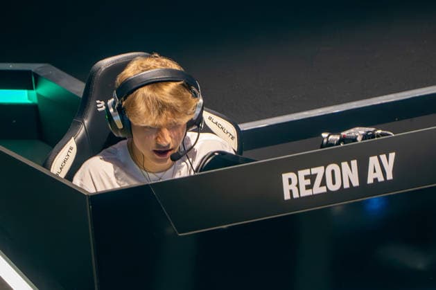 31.05.2026, xkkux, E-Sports, FORTNITE MAJOR 1 SUMMIT, Saison 2025 2026, PSD Bank Dome Düsseldorf: Rezon AY Das erste LAN-Turnier der FNCS-Saison. 50 Duos treten gegeneinander an, um den Preispool sowie die Qualifikation für die Global Championship 2026 zu gewinnen Die Duos verteilen sich wie folgt: 20 EU, 13 NAC, 3 NAW, 5 Brasilien, 3 Asien, 3 Ozeanien und 3 Naher Osten. Die fünf bestplatzierten Teams qualifizieren sich automatisch für die Global Championship 2026. Nordrhein-Westfahlen Deutschland