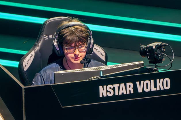 31.05.2026, xkkux, E-Sports, FORTNITE MAJOR 1 SUMMIT, Saison 2025 2026, PSD Bank Dome Düsseldorf: Nstar Volko Das erste LAN-Turnier der FNCS-Saison. 50 Duos treten gegeneinander an, um den Preispool sowie die Qualifikation für die Global Championship 2026 zu gewinnen Die Duos verteilen sich wie folgt: 20 EU, 13 NAC, 3 NAW, 5 Brasilien, 3 Asien, 3 Ozeanien und 3 Naher Osten. Die fünf bestplatzierten Teams qualifizieren sich automatisch für die Global Championship 2026. Nordrhein-Westfahlen Deutschland