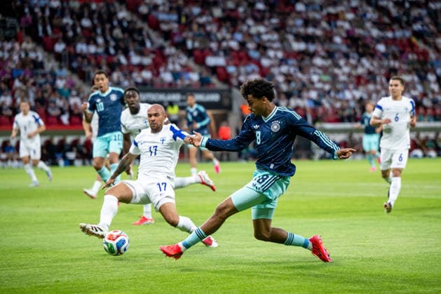 GER, Deutschland vs Finnland, Länderspiel, WM Vorbereitung 2026 31.05.2026, Mewa Arena, Mainz, GER, Deutschland vs Finnland, Länderspiel, WM Vorbereitung 2026, im Bild Nathaniel Brown (Deutschland, 18) im Zweikampf mit Nikolai Alho (Finnland, 17),