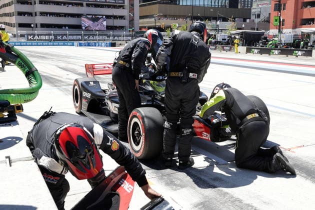 Mick Schumacher (GER) Honda 47 beim Reperaturstop an der RLL Box nach seinem Unfall im Rennen, GP Detroit, Michigan, USA, 31.05.2026, IndyCar, Indy Car, IRL, USA Serie, US Motorsport, Mechaniker arbeiten am Dallara