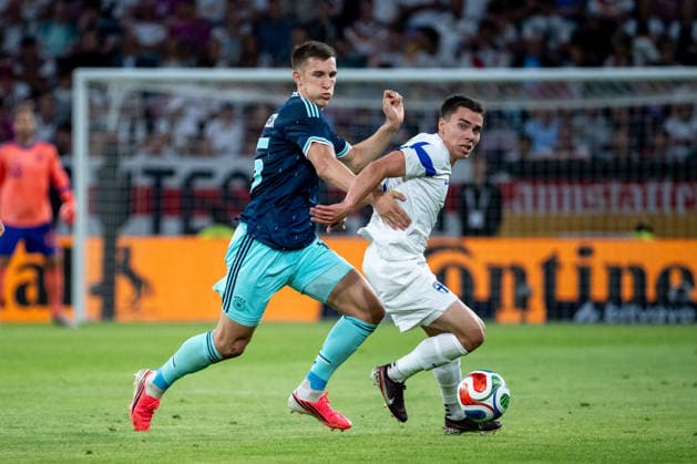 GER, Deutschland vs Finnland, Länderspiel, WM Vorbereitung 2026 31.05.2026, Mewa Arena, Mainz, GER, Deutschland vs Finnland, Länderspiel, WM Vorbereitung 2026, im Bild Nico Schlotterbeck (Deutschland, 15) im Zweikampf mit Leo Walta (Finnland, 06),