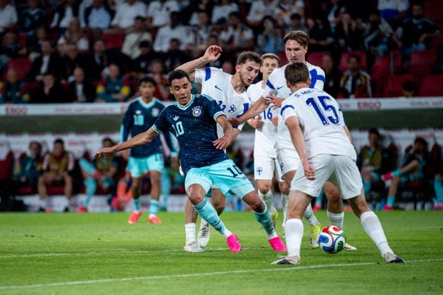 GER, Deutschland vs Finnland, Länderspiel, WM Vorbereitung 2026 31.05.2026, Mewa Arena, Mainz, GER, Deutschland vs Finnland, Länderspiel, WM Vorbereitung 2026, im Bild Jamal Musiala (Deutschland, 10) im Zweikampf mit Adam Marhiev (Finnland, 11), Samuli Miettinen (Finnland, 15),