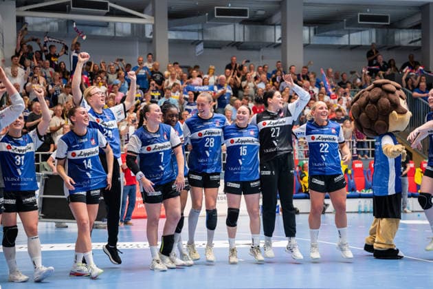 HSG Blomberg-Lippe (GER) vs. Borussia Dortmund (GER) Handball, 1. Handball Bundesliga Frauen, Finale, Spiel 3, 31.5.2026, Saision 2025 2026, Blomberg Die Spielerinnen der HSG Blomberg-Lippe (GER) feiern jubeln ueber den Sieg gegen Borussia Dortmund (GER) und den Titel als deutscher Meister. Im Bild: Ona Vegue (HSG Blomberg-Lippe, 14), Marie Michalczik (HSG Blomberg-Lippe, 24), Diana Magnusdottir (HSG Blomberg-Lippe, 07), Malin Sandberg (HSG Blomberg-Lippe, 28), Carolin Jaron (HSG Blomberg-Lippe, 15), Lara Lepschi (HSG Blomberg-Lippe, 27), Judith Tietjen (HSG Blomberg-Lippe, 22) Blomberg Sporthalle an der Ulmenallee Deutschland