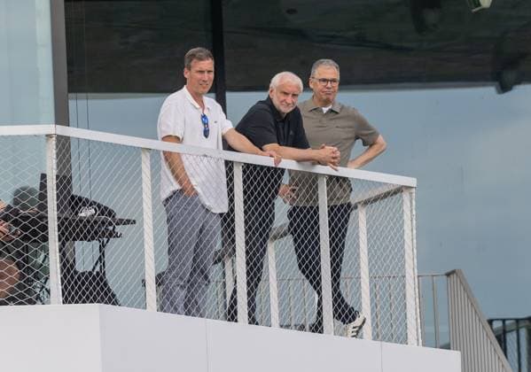 Fußball, Herren, Saison 2025 2026, DFB-Campus in Frankfurt, Training der deutschen Nationalelf, Testspiel der Reservisten gegen Finnland über 2 x 25 Minuten, v. l. U20-Nationaltrainer Hannes Wolf, Sportdirektor Nationalelf Rudi Völler (DFB), DFB-Geschäftsführer Andreas Rettig auf der Tribüne, 01.06. 2026, Copyright: xMatthiasxKochx