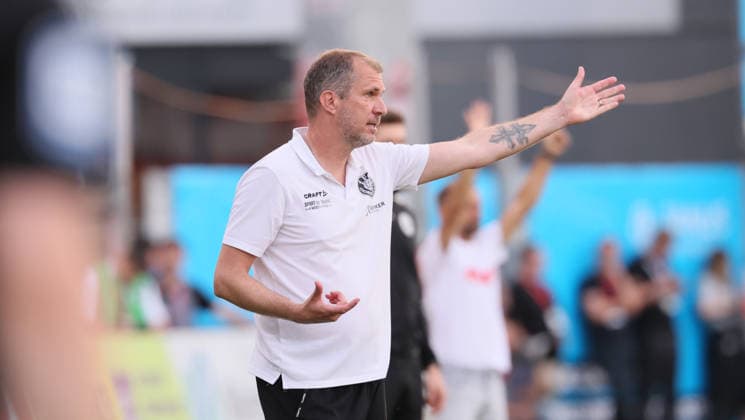 Würzburg, 01.06.2026, Stadion am Dallenberg, Fußball, Aufstiegspiele zur 3.Liga, Rückspiel , FWK Würzburger Kickers vs. 1.FC Lok Leipzig , Im Bild: Trainer Jochen Seitz, Lok Leipzig , Nur zur redaktionellen Nutzung. Only editorial use. NOFV DFB regulations prohibit any use of photographs as image sequences and or quasi-video. ,