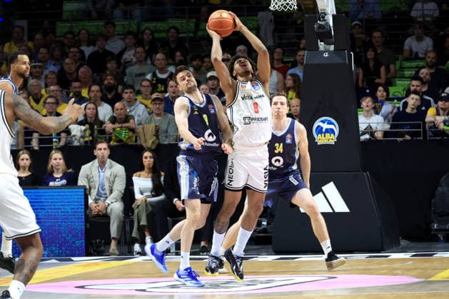 DEU, easyCredit BBL, ALBA vs. BMA365 Bamberg Baskets, 01.06.2026, Uber-Arena, Berlin, DEU, easyCredit BBL, ALBA vs. BMA365 Bamberg Baskets, im Bild JONAS MATTISSECK (ALBA Berlin 9), Justin Bean (ALBA Berlin 34), Demarcus Demonia (Bamberg 8)