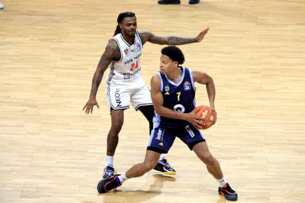DEU, easyCredit BBL, ALBA vs. BMA365 Bamberg Baskets, 01.06.2026, Uber-Arena, Berlin, DEU, easyCredit BBL, ALBA vs. BMA365 Bamberg Baskets, im Bild Jack Kayil( ALBA Berlin 7), Cobe Williams (Bamberg 24)
