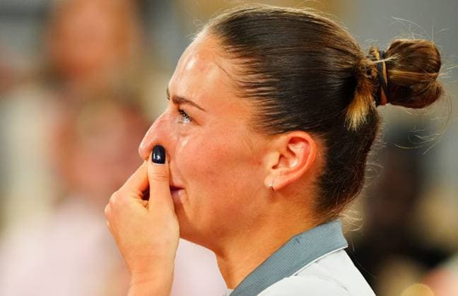 A tearful Marta Kostyuk in her post match on court interviews French Open Tennis, Day Ten, Tennis, Roland Garros, Paris, France - 02 Jun 2026Paris Roland Garros France EDITORIAL USE ONLY No use with unauthorised audio, video, data, fixture lists, club league logos or live services. Online in-match use limited to 120 images, no video emulation. No use in betting, games or single club league player publications. Copyright: xJavierxGarcia Shutterstockx 16906549l