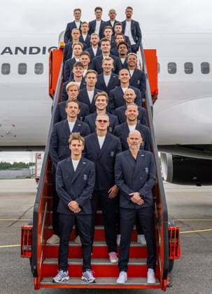 260602 Head coach Stale Solbakken and players of the Norwegian national football team pose for a team photo ahead of boarding a flight at Oslo Lufthavn on June 2, 2026 in Gardermoen. From bottom left: Martin odegaard, Erling Braut Haaland, Sander Berge, Kristian Thorstvedt, goalkeeper orjan Nyland, Kristian Thorstvedt, Fredrik Aursnes, Torbjorn Lysaker Heggem, Leo ostigard, Jorgen Strand Larsen, Sondre Langas, David Moller Wolfe, Antonio Nusa, Andreas Schjelderup, Alexander Sorloth, Oscar Bobb, goalkeeper Egil Selvik, Patrick Berg, Thelo Aasgaard, Marcus Holmgren Pedersen, Jens Petter Hauge, Fredrik Andrà Bjorkan, goalkeeper Sander Tangvik, Henrik Falchener, Julian Ryerson and Kristoffer Ajer. Photo: Vegard Grott BILDBYRAN kod VG VG0934 bbeng fotball football soccer fotboll FIFA World Cup, WM, Weltmeisterschaft, Fussball vm fotball-vm norge norway precamp pre-camp travel reise Copyright: VEGARDxGRoTT BB260602VG003