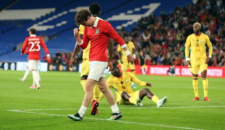 Lewis Koumas of Wales celebrates scoring a goal to make the score 1-1 Wales v Ghana, International Friendly, Länderspiel, Nationalmannschaft Football, Cardiff City Stadium, Cardiff, Wales, UK - 02 Jun 2026Cardiff Cardiff City Stadium United Kingdom EDITORIAL USE ONLY No use with unauthorised audio, video, data, fixture lists, club league logos or live services. Online in-match use limited to 120 images, no video emulation. No use in betting, games or single club league player publications. Copyright: xKieranxMcManus Shutterstockx 16906575bd