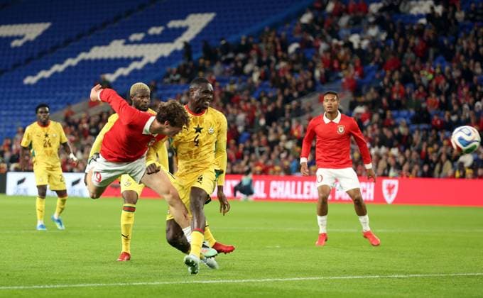 Lewis Koumas of Wales scores a goal to make the score 1-1 Wales v Ghana, International Friendly, Länderspiel, Nationalmannschaft Football, Cardiff City Stadium, Cardiff, Wales, UK - 02 Jun 2026Cardiff Cardiff City Stadium United Kingdom EDITORIAL USE ONLY No use with unauthorised audio, video, data, fixture lists, club league logos or live services. Online in-match use limited to 120 images, no video emulation. No use in betting, games or single club league player publications. Copyright: xKieranxMcManus Shutterstockx 16906575be