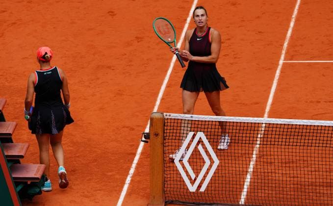 Aryna Sabalenka loses the second set to Diana Shnaider French Open Tennis, Day Eleven, Tennis, Roland Garros, Paris, France - 03 Jun 2026Paris Roland Garros France EDITORIAL USE ONLY No use with unauthorised audio, video, data, fixture lists, club league logos or live services. Online in-match use limited to 120 images, no video emulation. No use in betting, games or single club league player publications. Copyright: xJavierxGarcia Shutterstockx 16906556ao