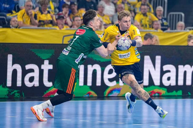 Handball, HBL, Rhein-Neckar Löwen - TSV Hannover-Burgdorf v.li.: Leif Tissier (Die Recken, 7), Edwin Aspenbäck (RNL, 78), Zweikampf, Spielszene, Duell, duel, tackle, tackling, Dynamik, Action, Aktion, 03.06.2026, Mannheim (Deutschland), Handball, Bundesliga, Rhein-Neckar Löwen - TSV Hannover-Burgdorf