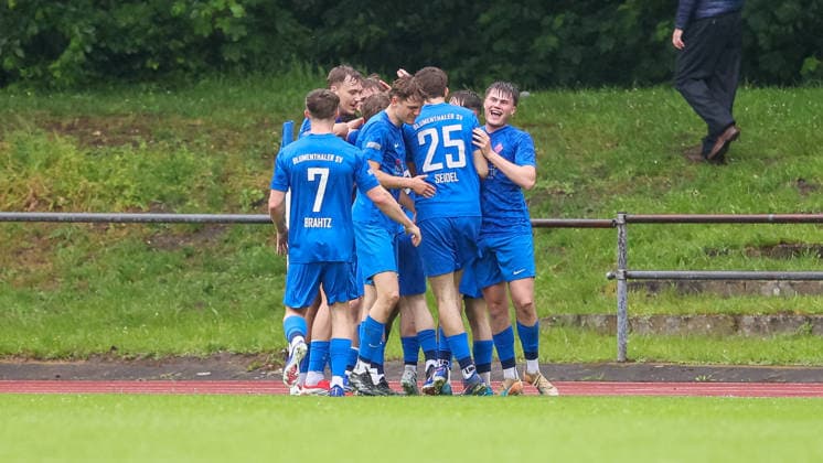 Fußball, Oberliga, Relegation, Blumenthaler SV - 1. FC Germania Egestorf-Langreder Spieler von Blumenthaler SV mit Torjubel, Jubel, jubeln, jubelt, optimistisch, Spielszene, Highlight, Freude über das Tor zum 1:0, 03.06.2026, Bremen (Deutschland), Fussball, Aufstiegsrunde Regionalliga Nord, Blumenthaler SV - 1. FC Germania Egestorf-Langreder
