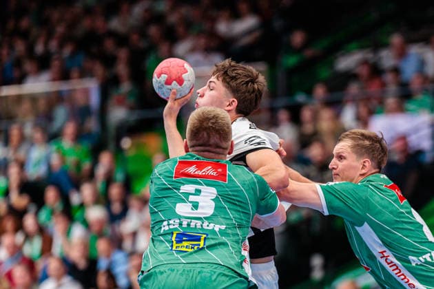 Handball, HBL, TSV GWD Minden - THW Kiel #2 (L-R) Daniel Astrup Pedersen (GWD Minden, 03), Rasmus Ankermann (THW Kiel, 22), Karolis Antanavicius (GWD Minden, 08) GER, GWD Minden vs. THW Kiel, Handball, 1. Bundesliga, 33. Spieltag, Spielzeit 2025 2026, 03.06.2026 GER, GWD Minden vs. THW Kiel, Handball, 1. Bundesliga, 33. Spieltag, Spielzeit 2025 2026, 03.06.2026 Minden Copyright: xEibner-Pressefoto JanxRollingerx EP_JSK