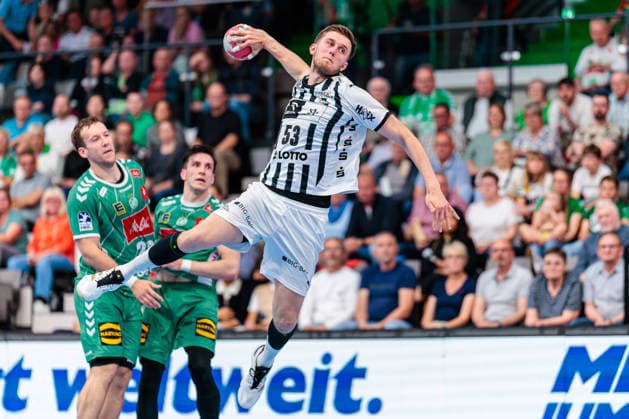 Handball, HBL, TSV GWD Minden - THW Kiel (L-R) Niclas Benedict Heitkamp (GWD Minden, 23), Jakub Sterba (GWD Minden, 19), Nikola Bilyk (THW Kiel, 53) im Torwurf GER, GWD Minden vs. THW Kiel, Handball, 1. Bundesliga, 33. Spieltag, Spielzeit 2025 2026, 03.06.2026 GER, GWD Minden vs. THW Kiel, Handball, 1. Bundesliga, 33. Spieltag, Spielzeit 2025 2026, 03.06.2026 Minden Copyright: xEibner-Pressefoto JanxRollingerx EP_JSK